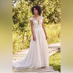 🌱NWT Lilian West Elegant Lace Wedding Dress